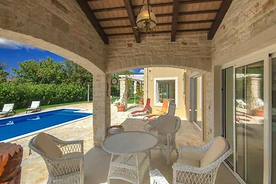 Villa luxuriös eingerichtet mit Swimmingpool