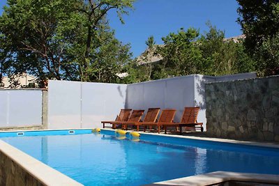 Ferienwohnung modern eingerichtet mit Pool, f