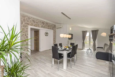 Ferienwohnung mit Balkon und Klimaanlage