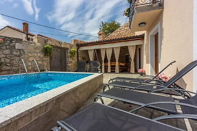 Ferienhaus mit Pool, Sauna und Grill