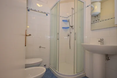 Studio mit Klimaanlage und Balkon