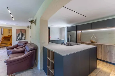 Villa mit Pool und Jacuzzi