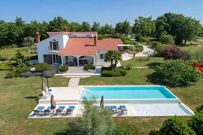 Villa mit Terrasse, Klima und Pool