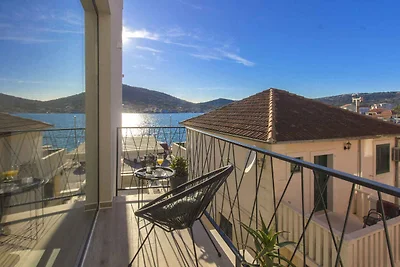 Ferienhaus mit Pool und Meerblick