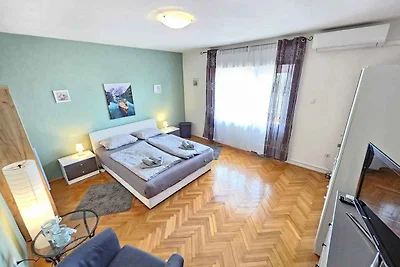 Ferienwohnung mit Blalkon und Klimaanlage