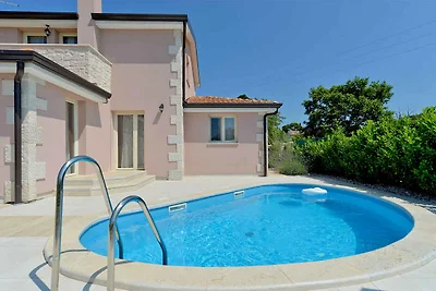 Villa mit Pool und Klimaanlage