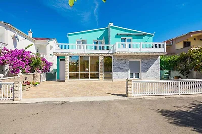 Ferienwohnung mit Balkon und Parkplatz