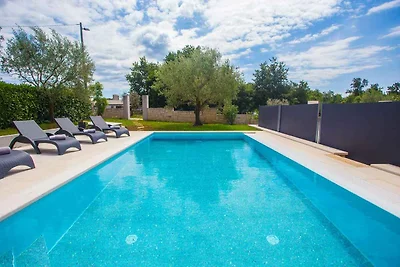 Ferienwohnung mit Pool und Klimaanlage