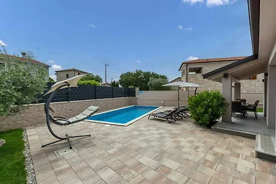 Villa mit Pool und Klimaanlage