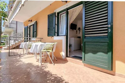 Studio mit Terrasse 100 m vom Strand