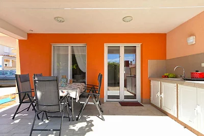 Ferienhaus mit Swimmingpool und Gartenküche