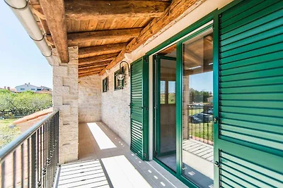 Villa mit Pool und Garten