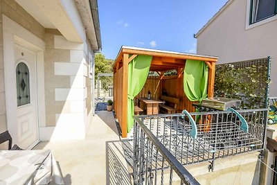 Ferienwohnung mit Terrasse und Grill