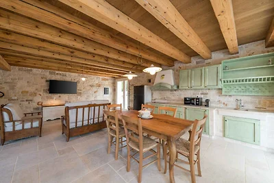 Villa mit Swimmingpool in ruhiger Umgebung