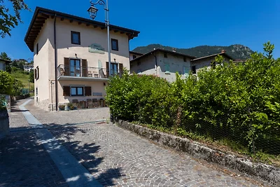 Ferienhaus mit Balkon und Garten