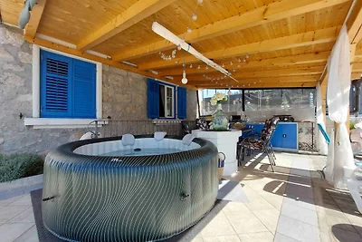 Ferienhaus mit Aussenpool und Whirlpool