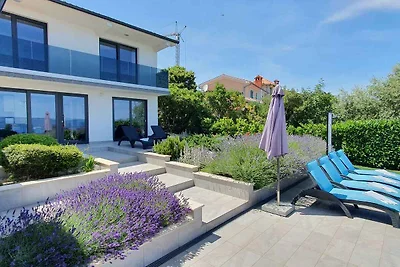 Ferienhaus mit Pool für 6 Personen