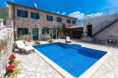Villa mit Sauna und Pool