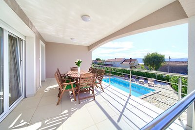 Villa mit Pool und Meerblick