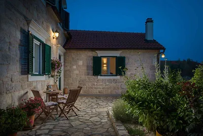 Ferienhaus mit Pool und Grill