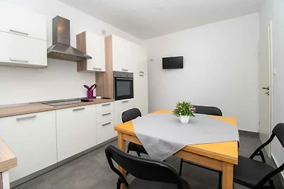 Ferienwohnung mit Balkon, Terrasse und Grill