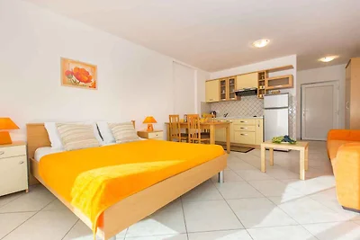 Studio mit Balkon und Klimaanlage