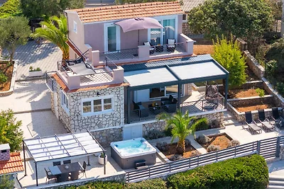 Ferienhaus mit Terrasse und Grill