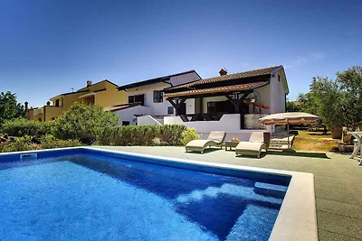 Villa mit Pool und Grill