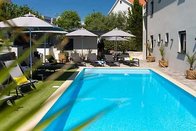 Ferienwohnung mit Pool und Meerblick
