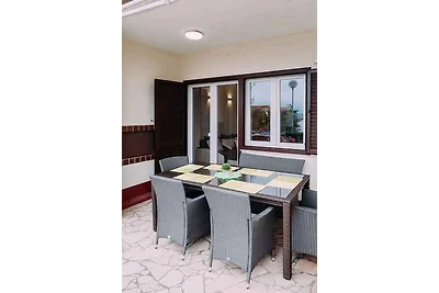 Ferienwohnung mit Meerblick und Pool