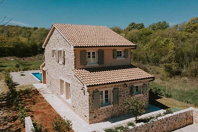 Villa mit Pool und Klimaanlage