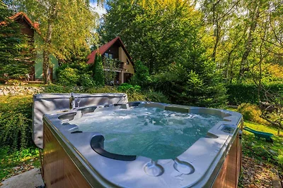 Ferienhaus mit Whirlpool und Garten