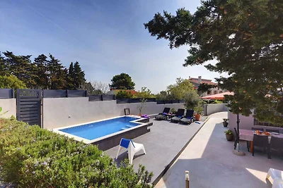 Villa mit Pool und mediterraner