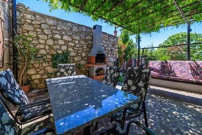 Ferienhaus mit Terrasse und Whirlpool