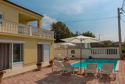 Ferienhaus mit Pool und Klimaanlage