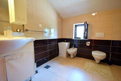 Ferienwohnung im 2. Stock mit Pool