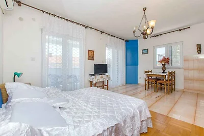 Ferienwohnung mit Klimaanlage und Balkon
