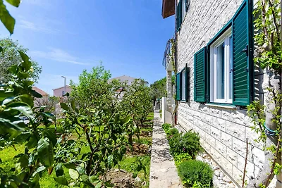 Ferienwohnung mit Terrasse und Grill