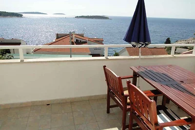 Ferienwohnung mit Balkon und Blick aufs Meer