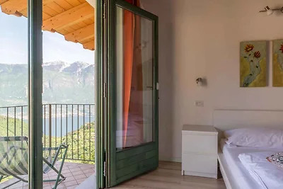 Ferienwohnung mit Terrasse und Seeblick