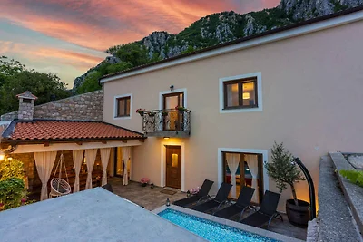 Ferienhaus mit Pool, Sauna und Grill