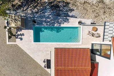 Villa mit beheiztem Pool und Jacuzzi