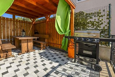 Ferienwohnung mit Terrasse und Grill