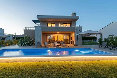Villa mit Aussenpool