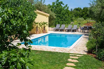 Ferienhaus ruhiger Ort mit Pool