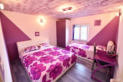 Villa mit Pool und Grillterrasse