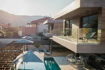 Villa mit Pool und Wellness