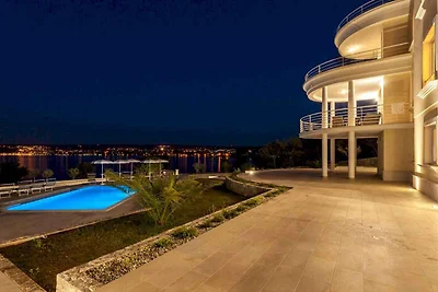 Ferienwohnung mit Pool, Klimaanlage und