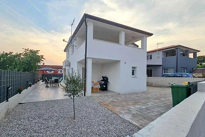 Ferienhaus auf zwei Etagen mit Garten und
