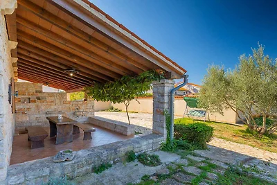 Villa mit Terrasse, Pool und Klimaanlage
